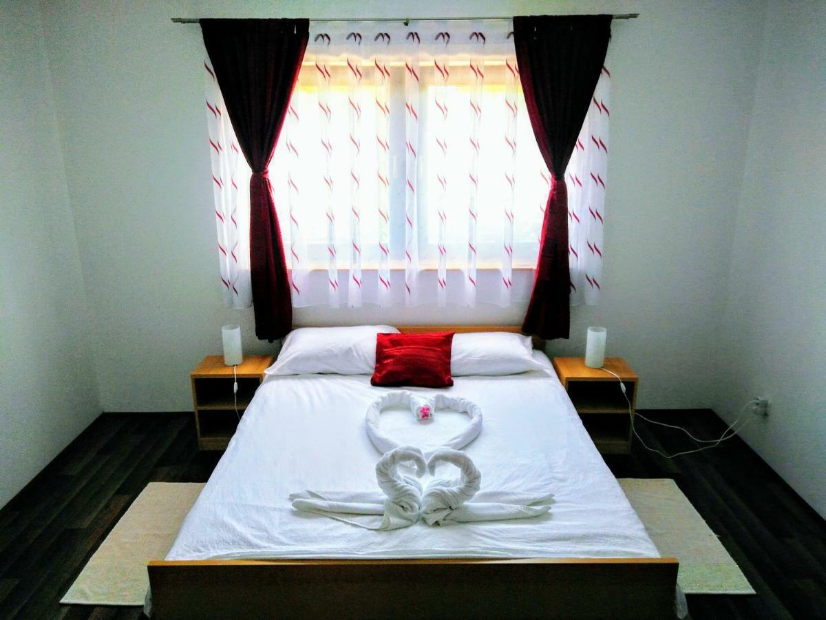 House Naomi Apartment Grabovac  Ngoại thất bức ảnh